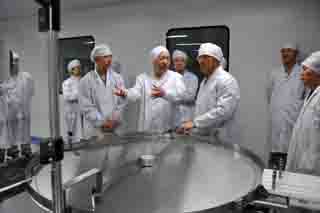 上药集团党委书记张家林一行赴第一生化调研